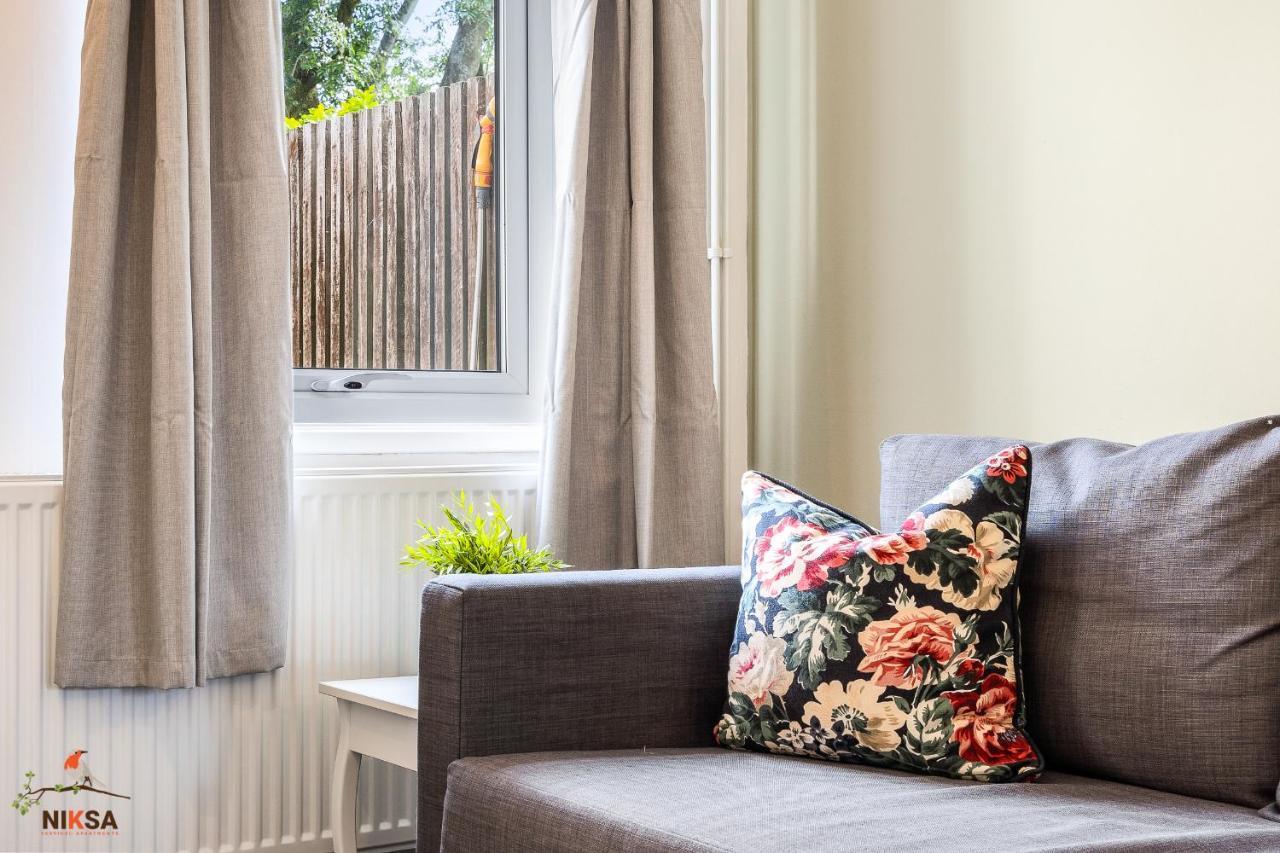 Niksa Serviced Accommodation - 3 Bedroom House Welwyn Garden City Exterior photo