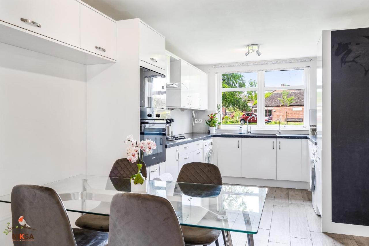 Niksa Serviced Accommodation - 3 Bedroom House Welwyn Garden City Exterior photo